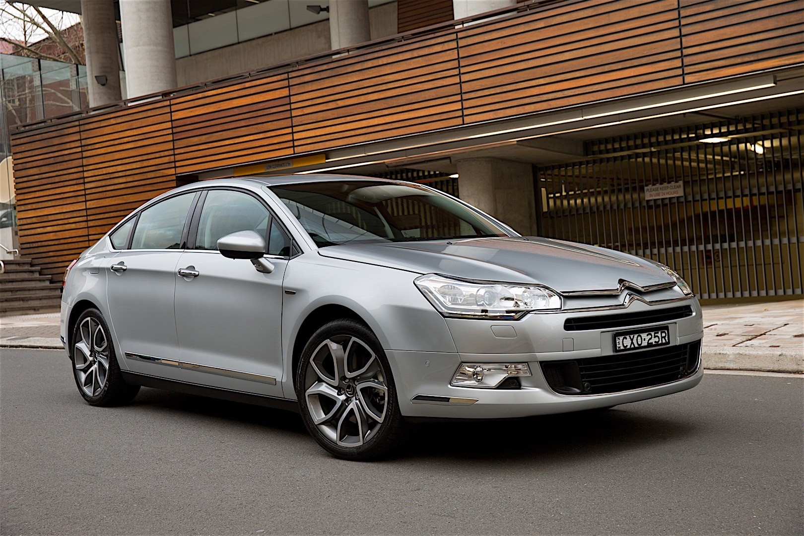 Citroen C5 Sedan photo 3