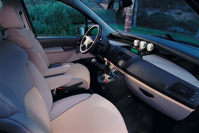 Citroen C8 photo 32