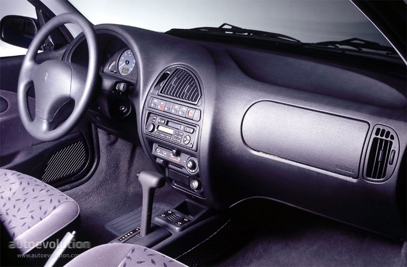 Citroen Saxo 3 Doors photo 5