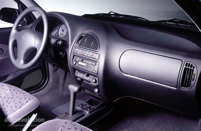 Citroen Saxo 3 Doors photo 5