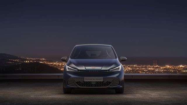 Cupra Born photo 2