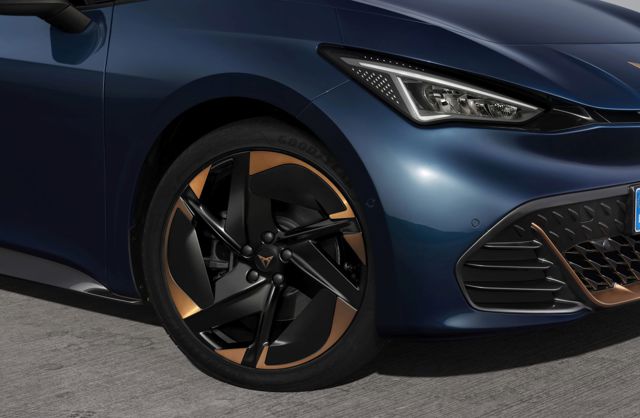 Cupra Born photo 10