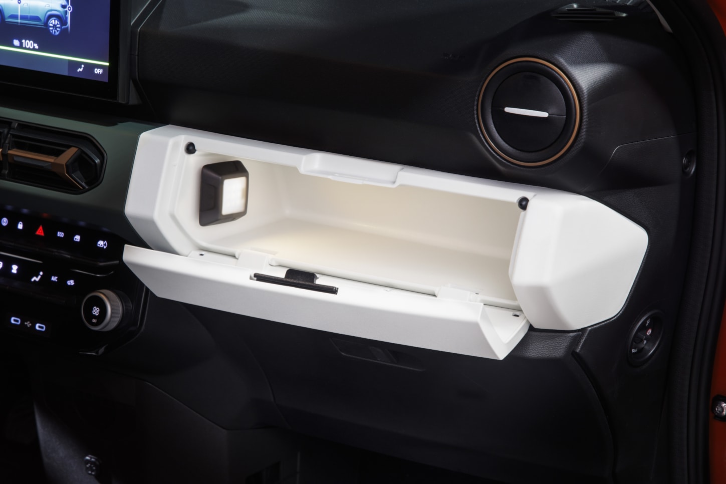 Dacia Spring photo 31