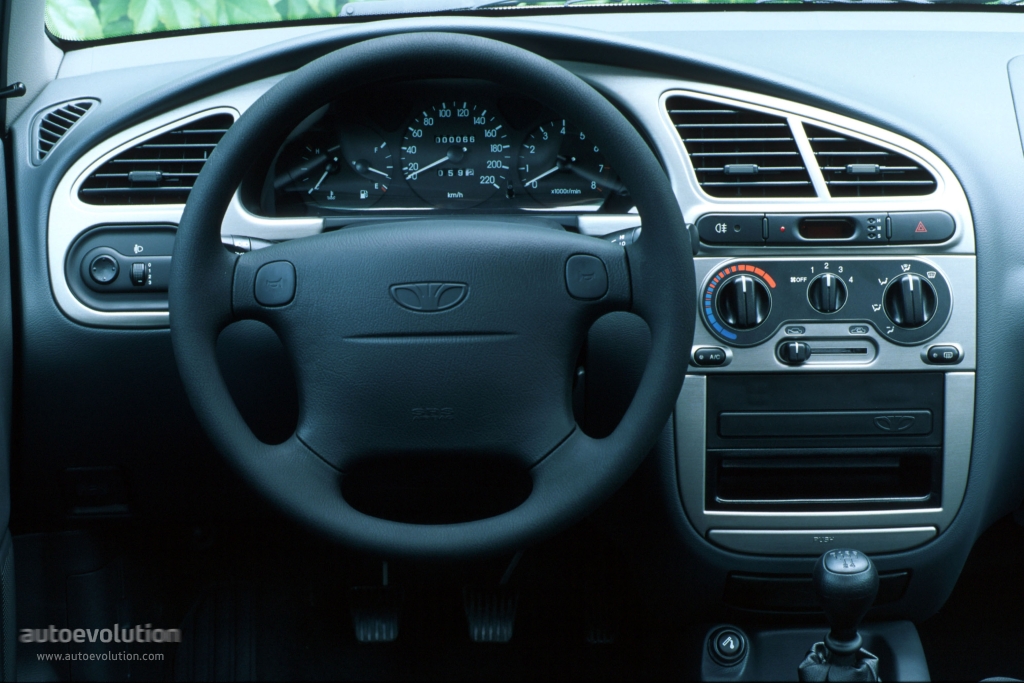 Daewoo Lanos Hatchback 3 Doors photo 13