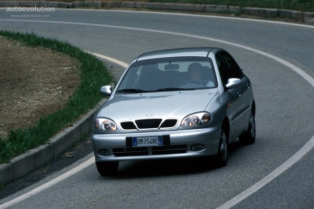 Daewoo Lanos Hatchback 5 Doors Foto 2