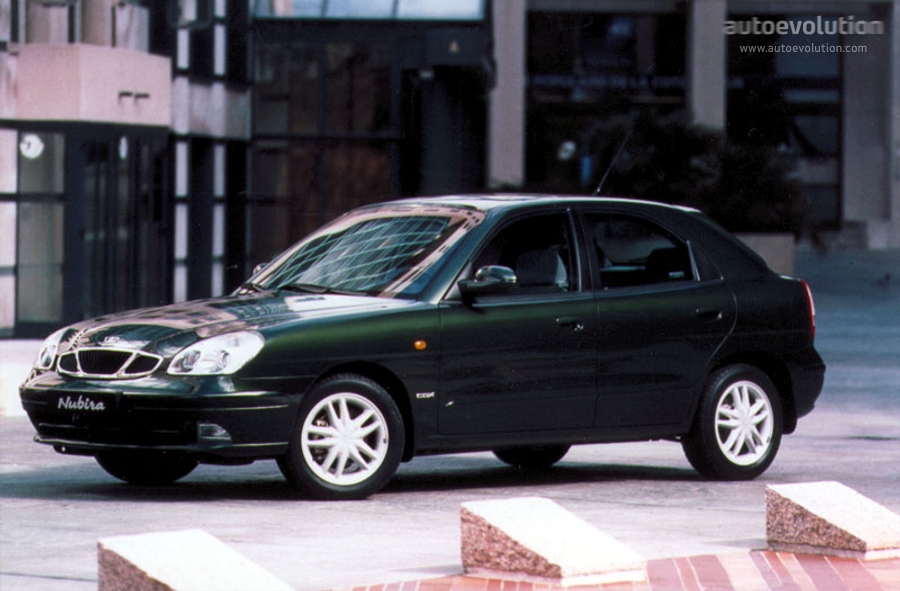 Daewoo Nubira Hatchback photo 2