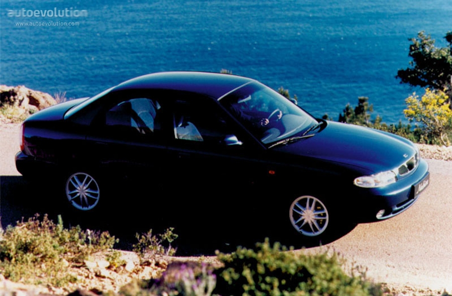 Daewoo Nubira photo 2