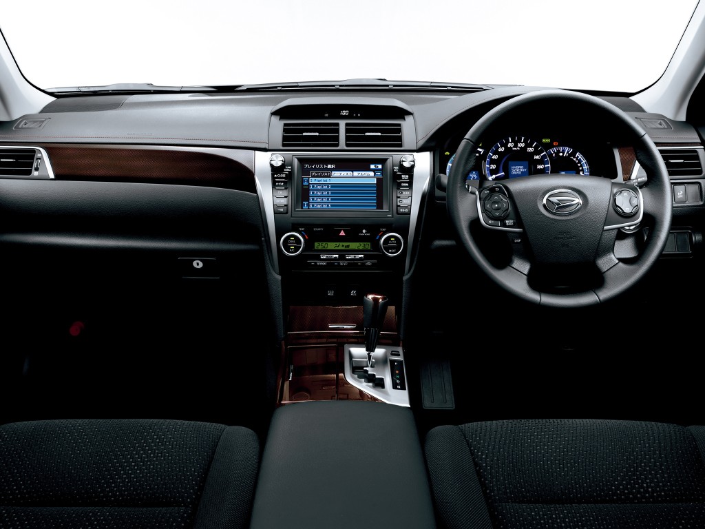 Daihatsu Altis photo 5