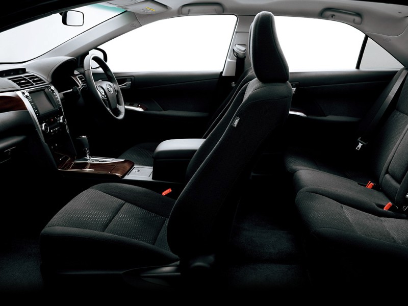 Daihatsu Altis photo 6