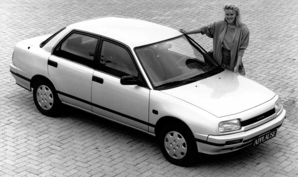 Daihatsu Applause photo 2