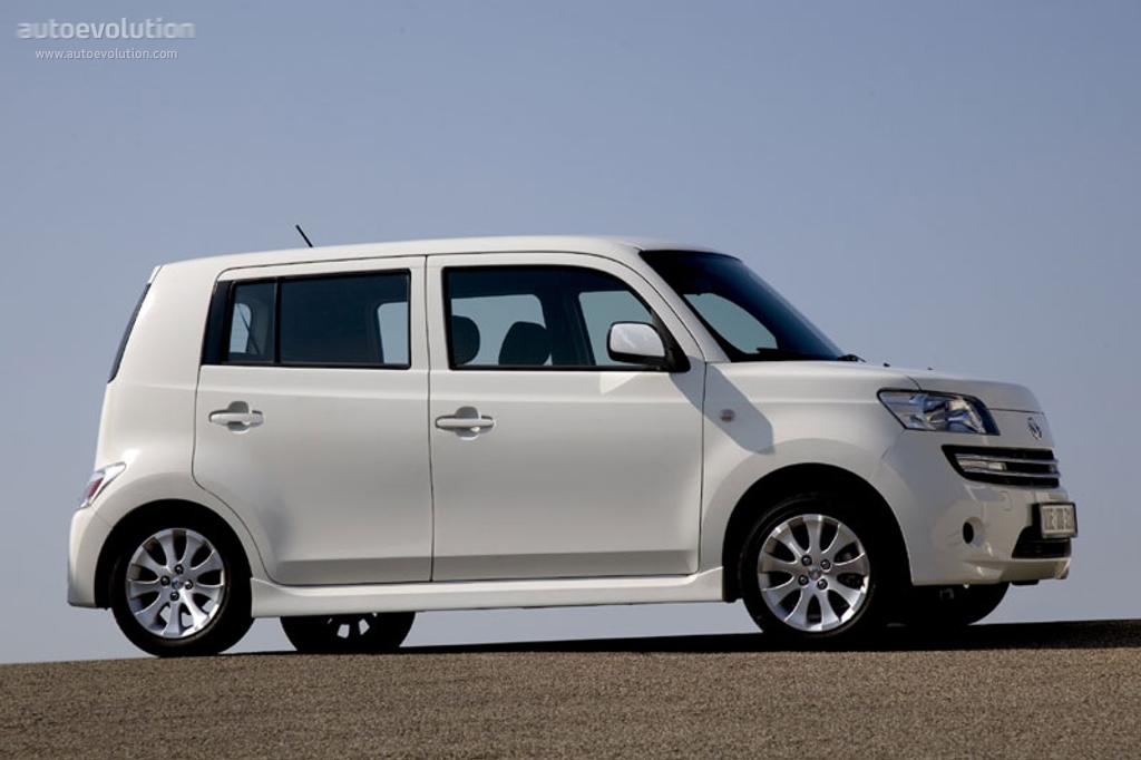 Daihatsu Materia photo 3