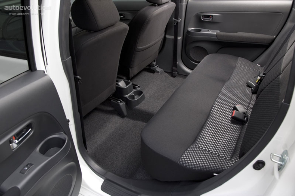 Daihatsu Materia photo 14