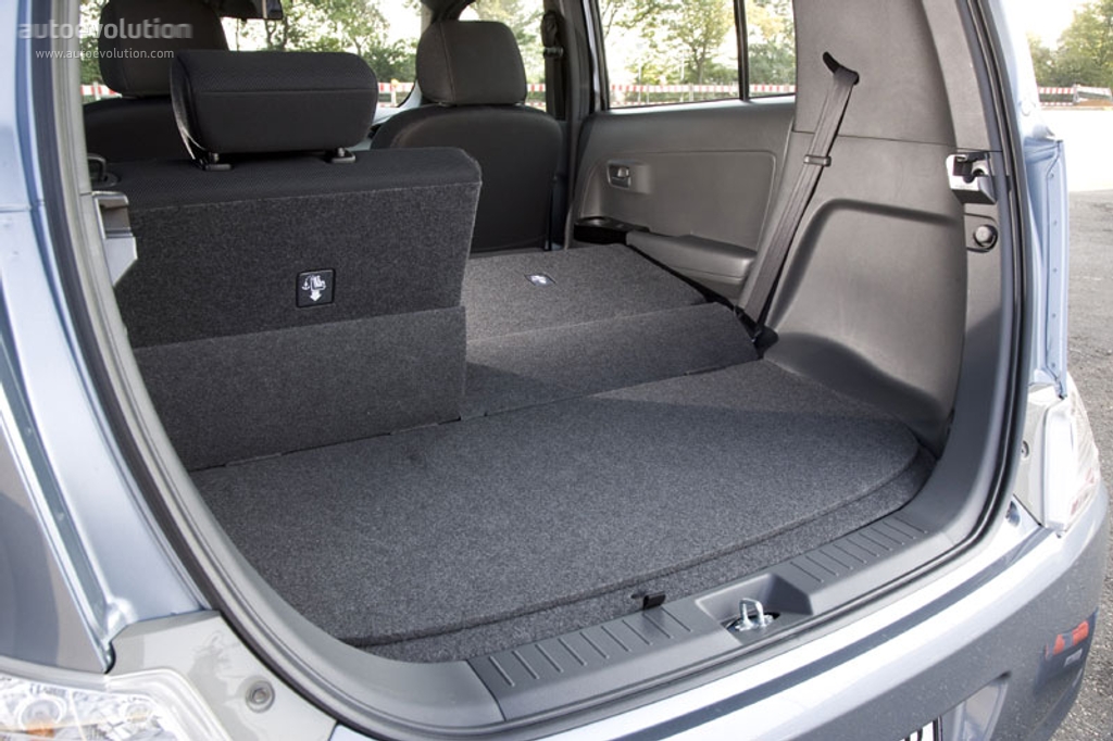Daihatsu Materia photo 15