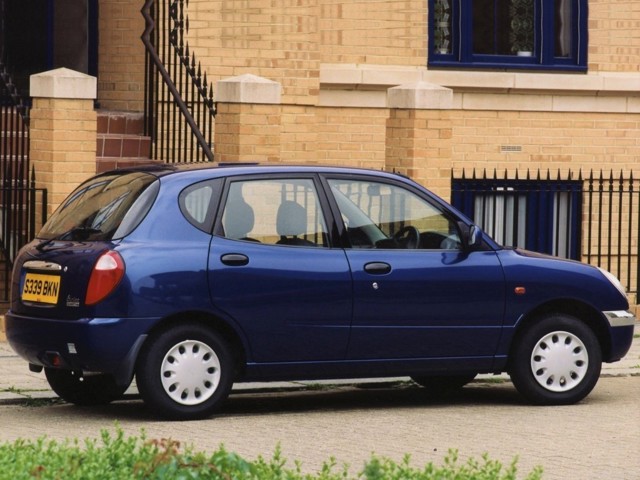 Daihatsu Sirion foto 10