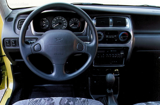 Daihatsu Sirion foto 4