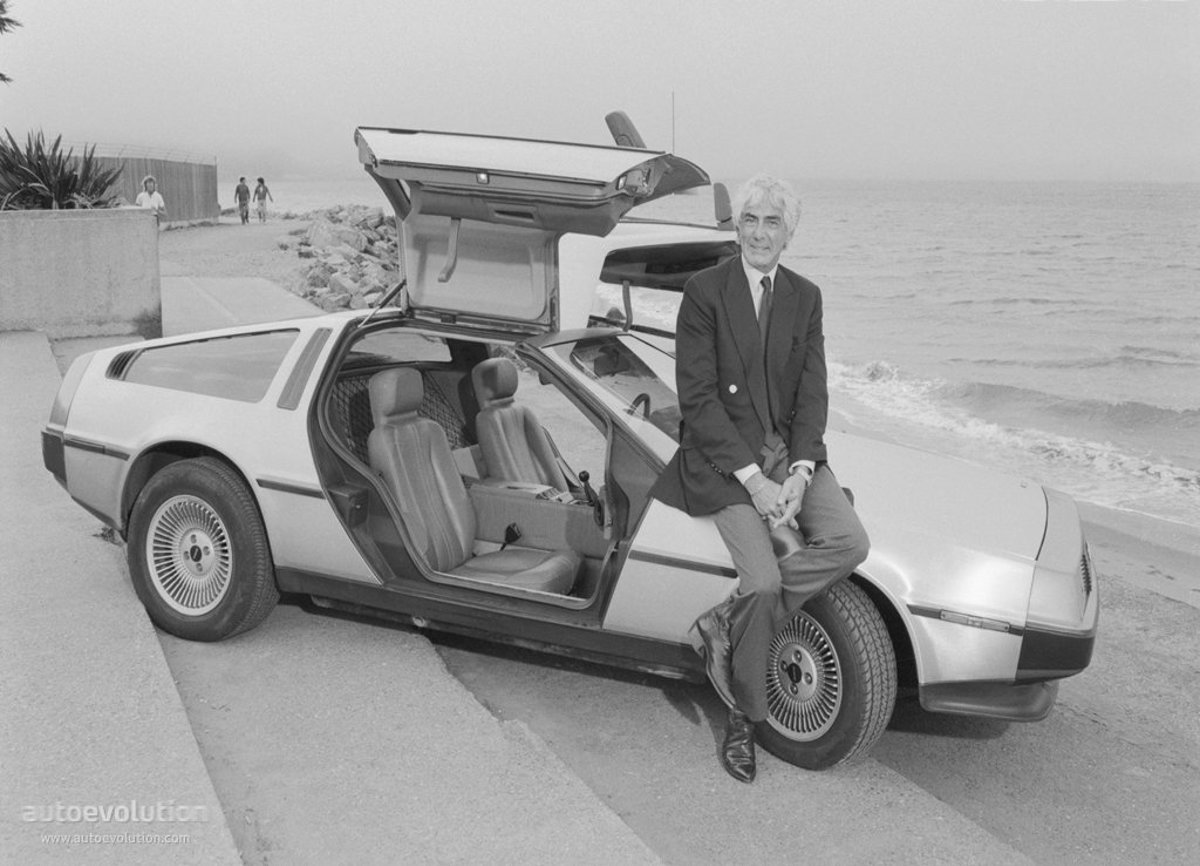 Delorean DeLorean DMC-12 2.8L V6 5MT (132 HP)