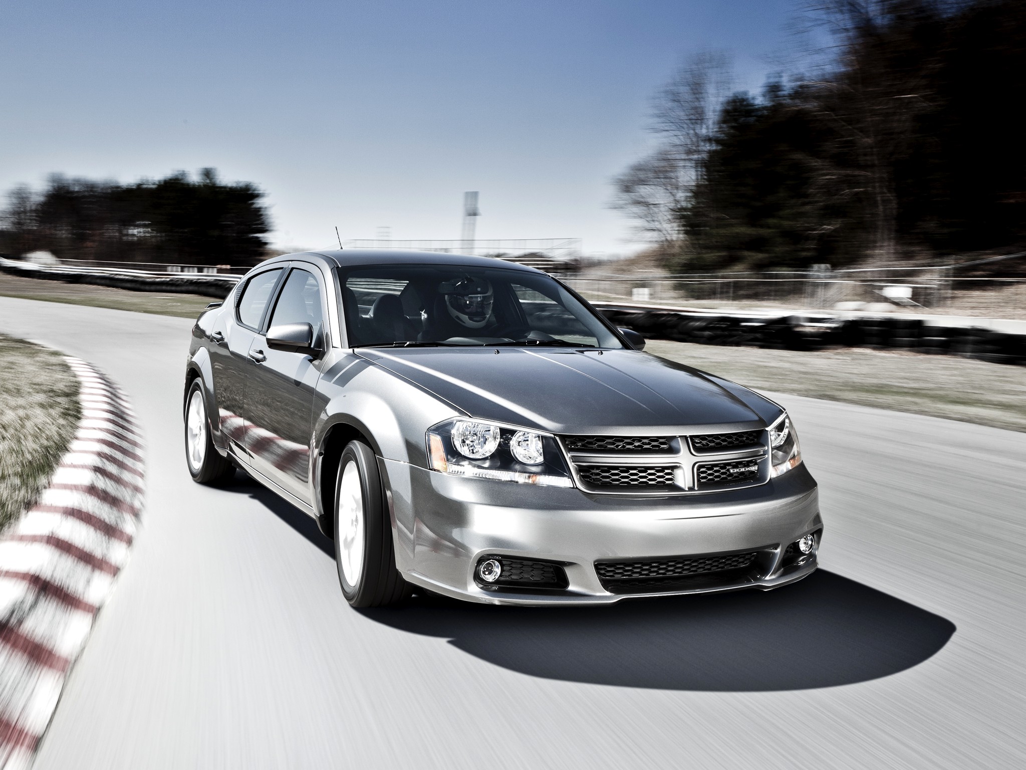 Dodge Avenger photo 18