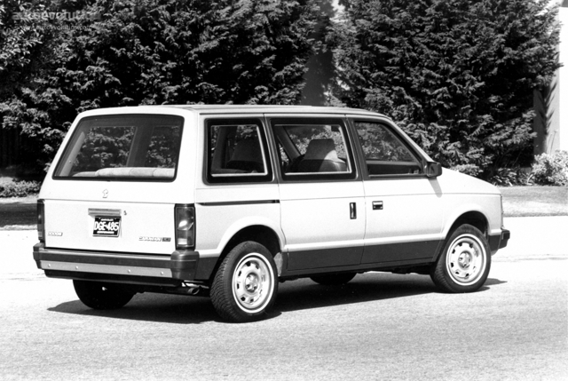 Dodge Caravan photo 2