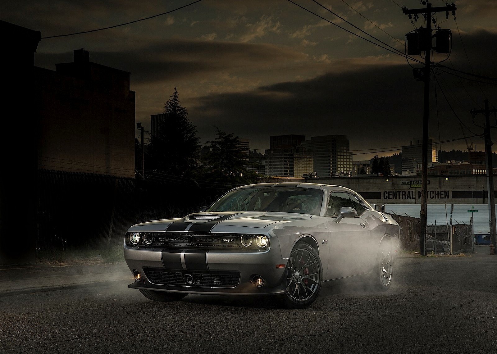 Dodge Challenger Srt photo 14