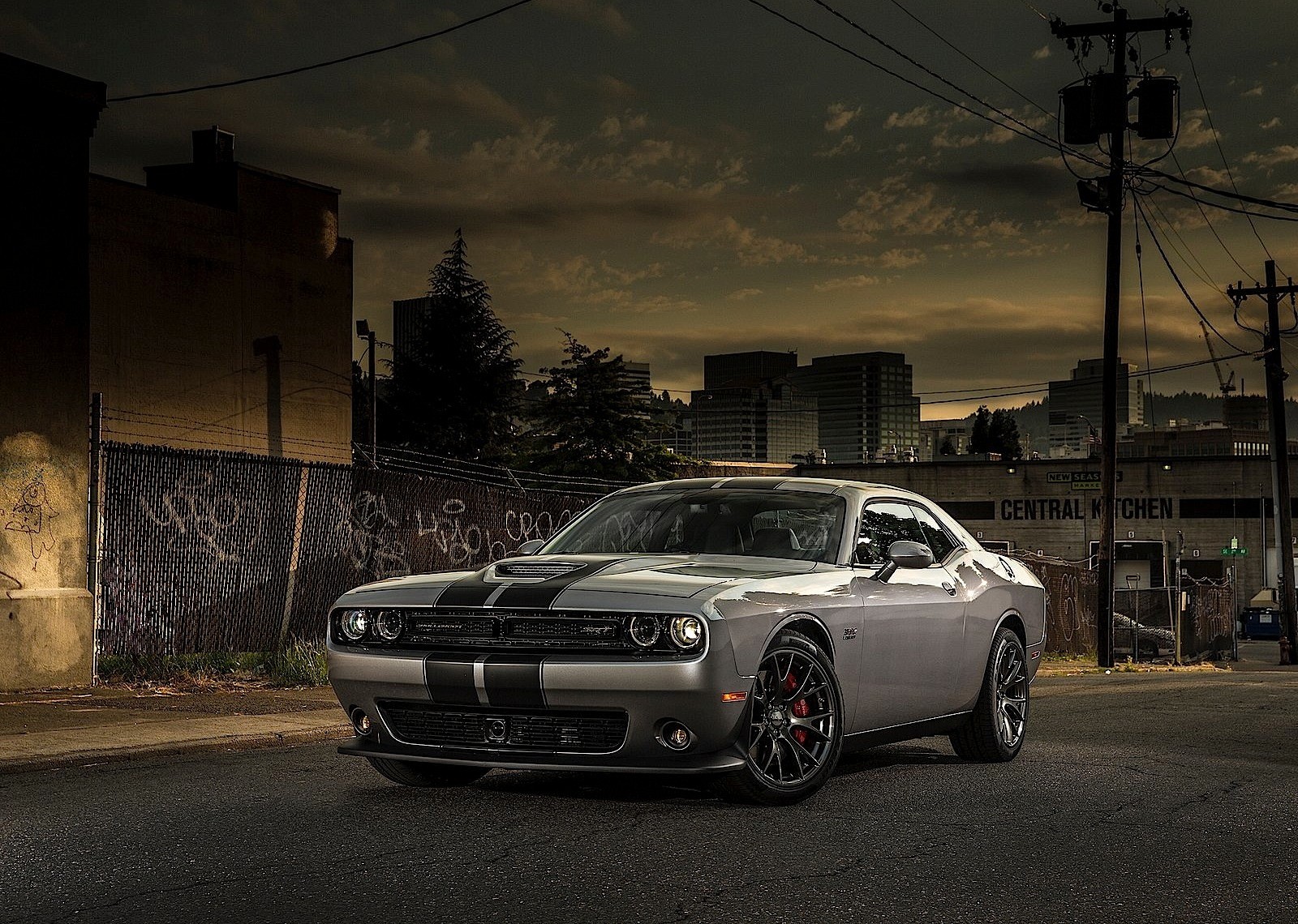Dodge Challenger Srt photo 15