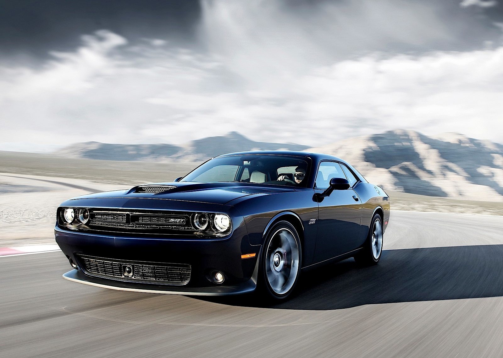 Dodge Challenger Srt photo 19