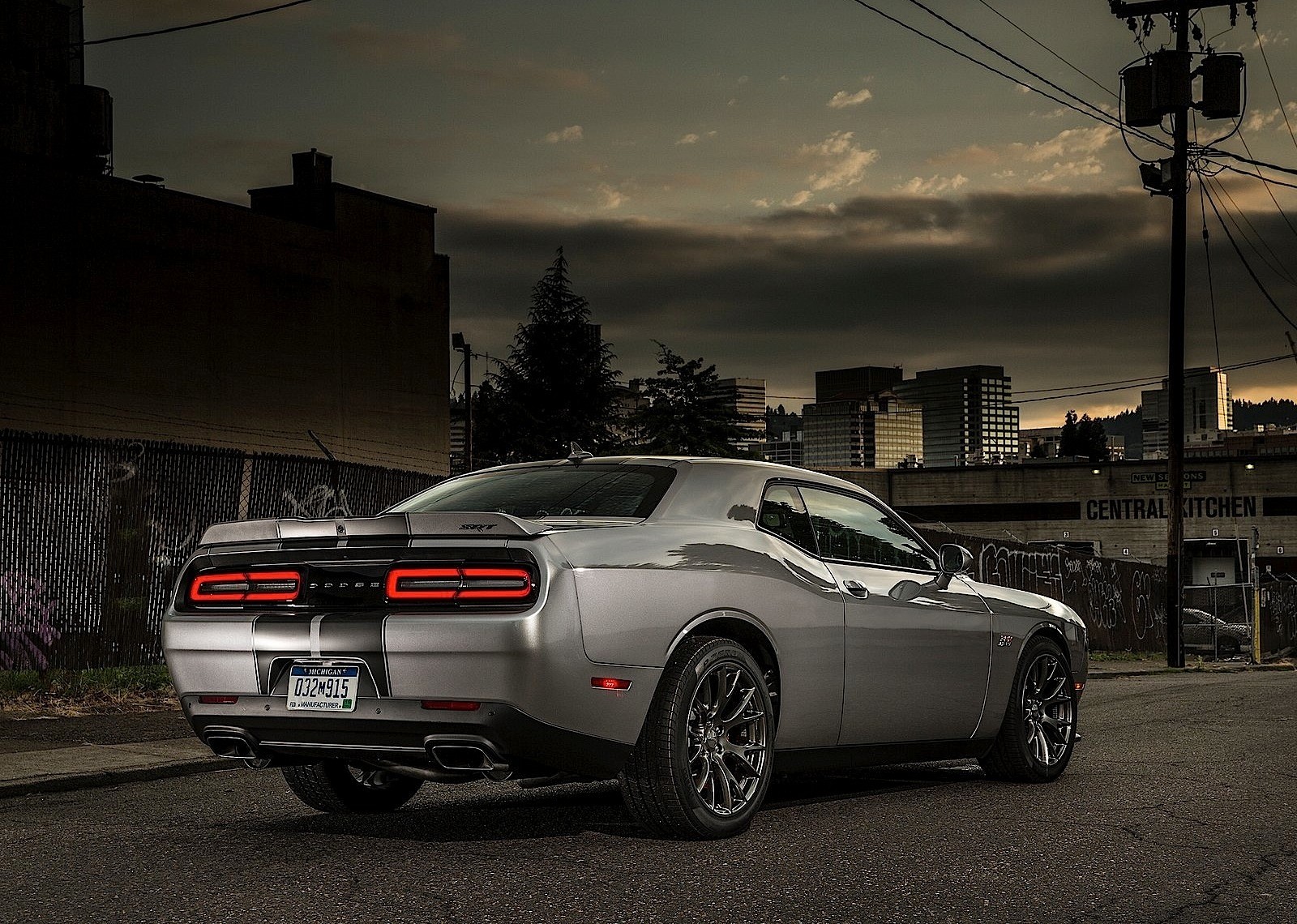 Dodge Challenger Srt photo 24