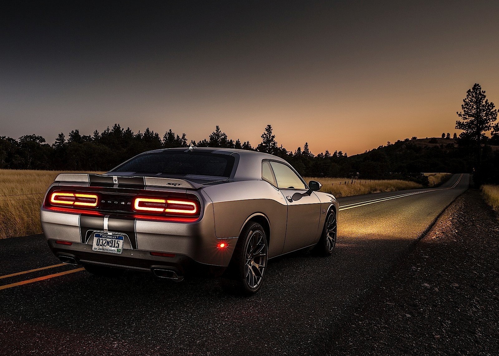 Dodge Challenger Srt photo 26