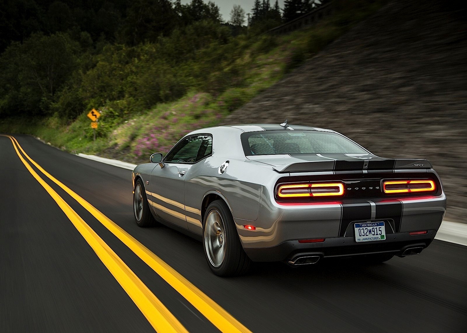 Dodge Challenger Srt photo 32