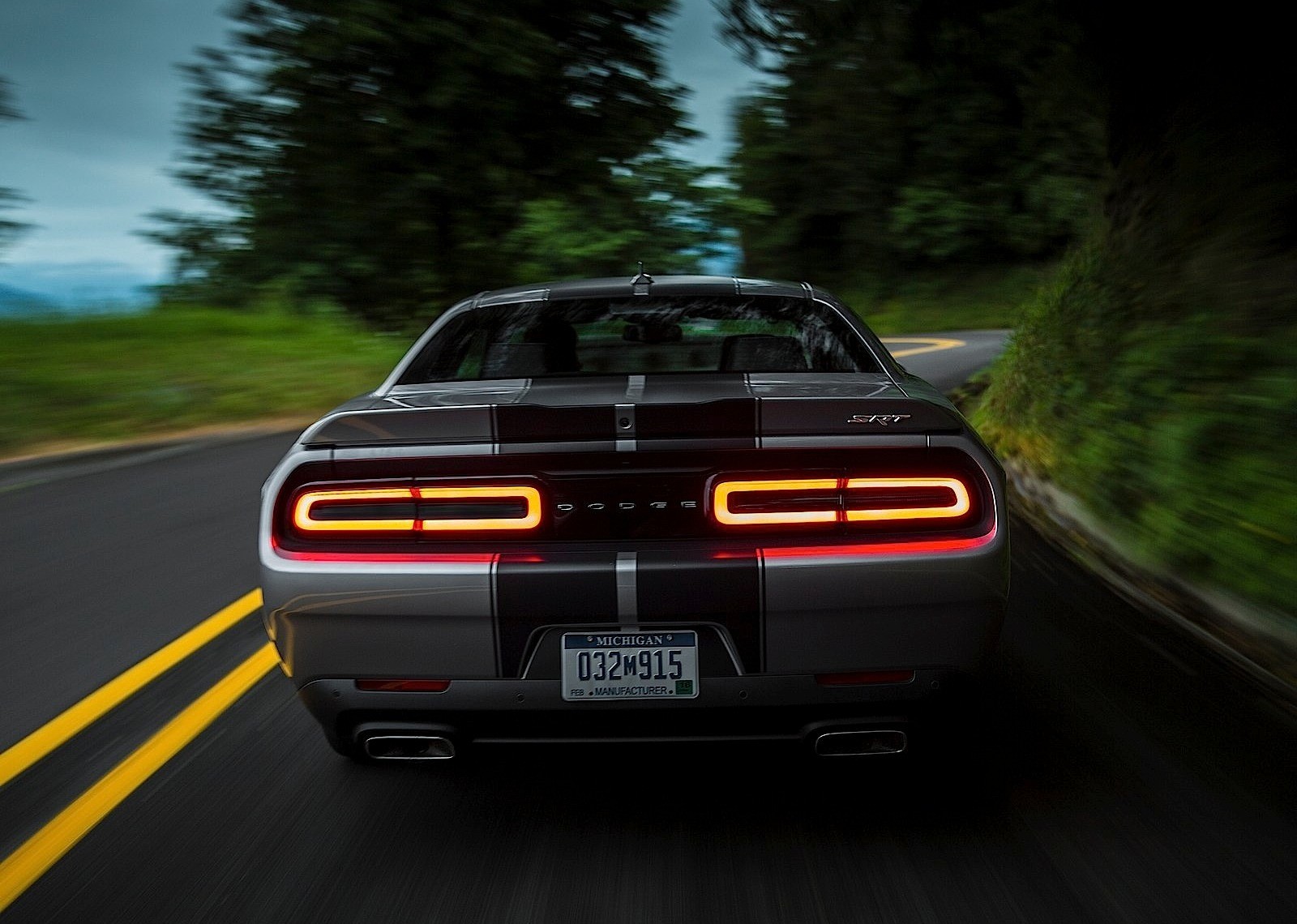 Dodge Challenger Srt photo 34