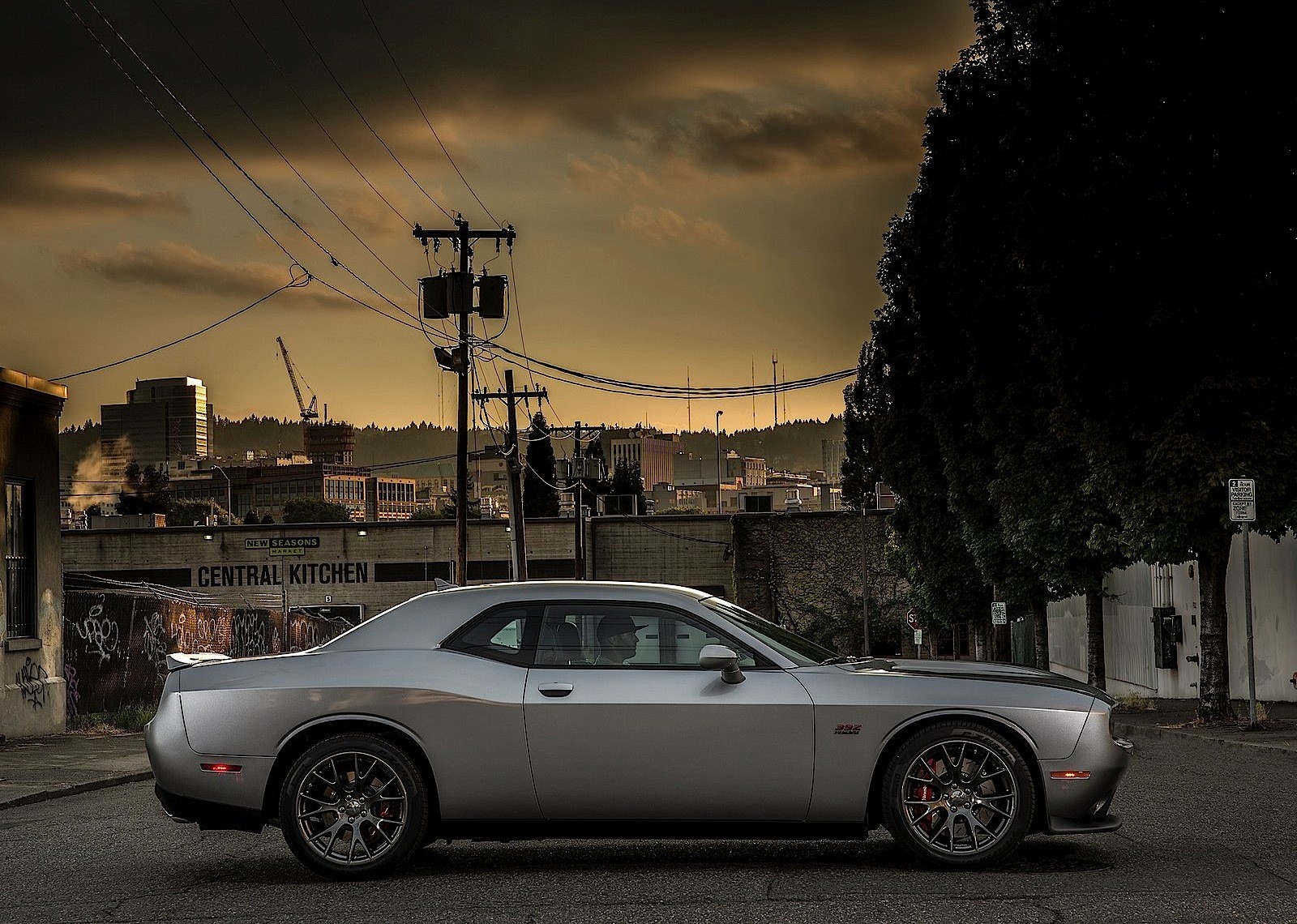 Dodge Challenger Srt photo 4
