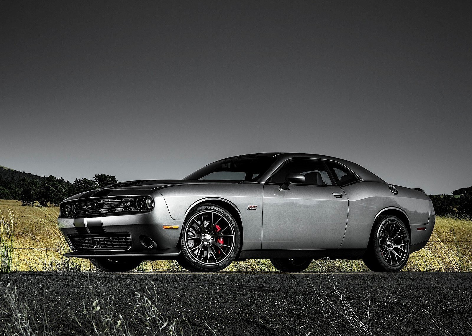 Dodge Challenger Srt photo 7