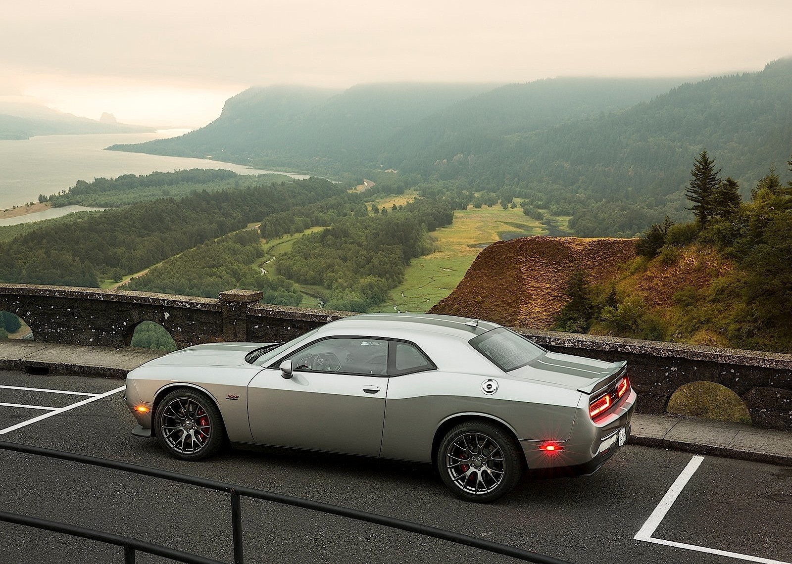 Dodge Challenger Srt photo 8