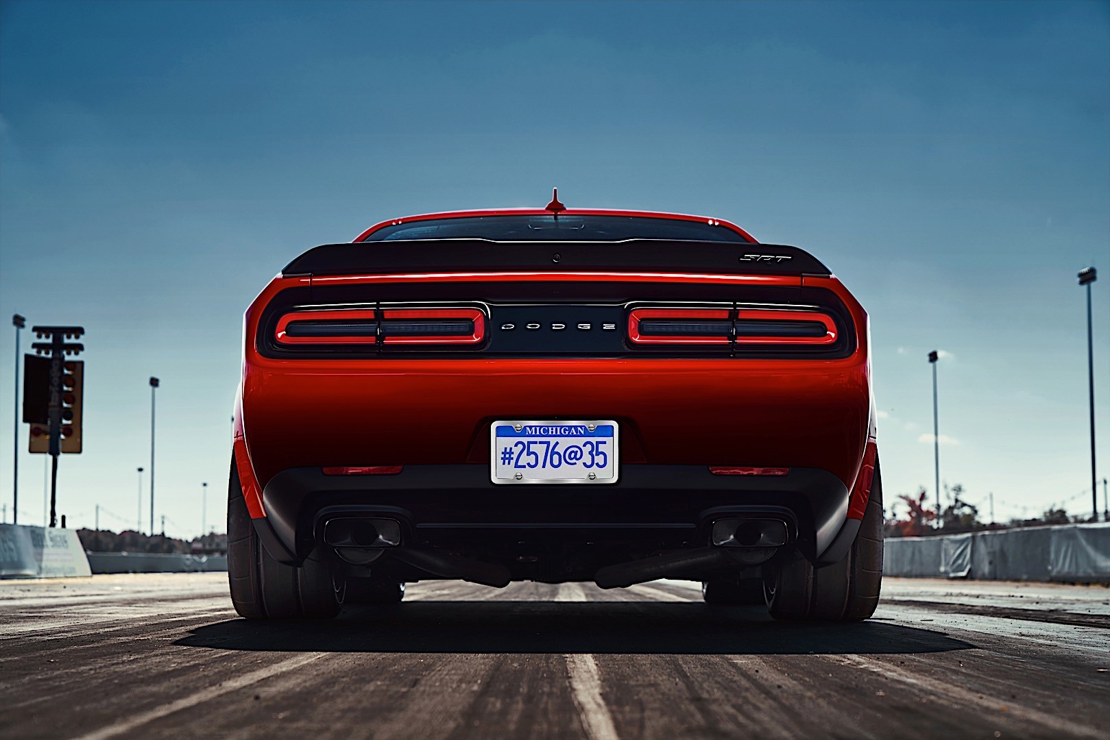 Dodge Challenger Srt photo 8