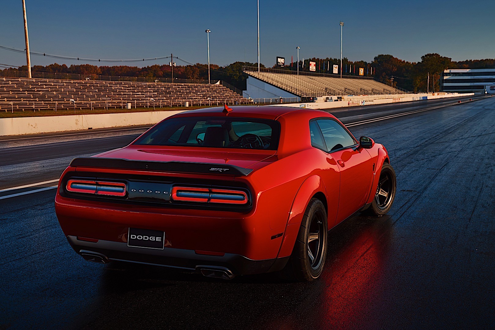 Dodge Challenger Srt photo 14