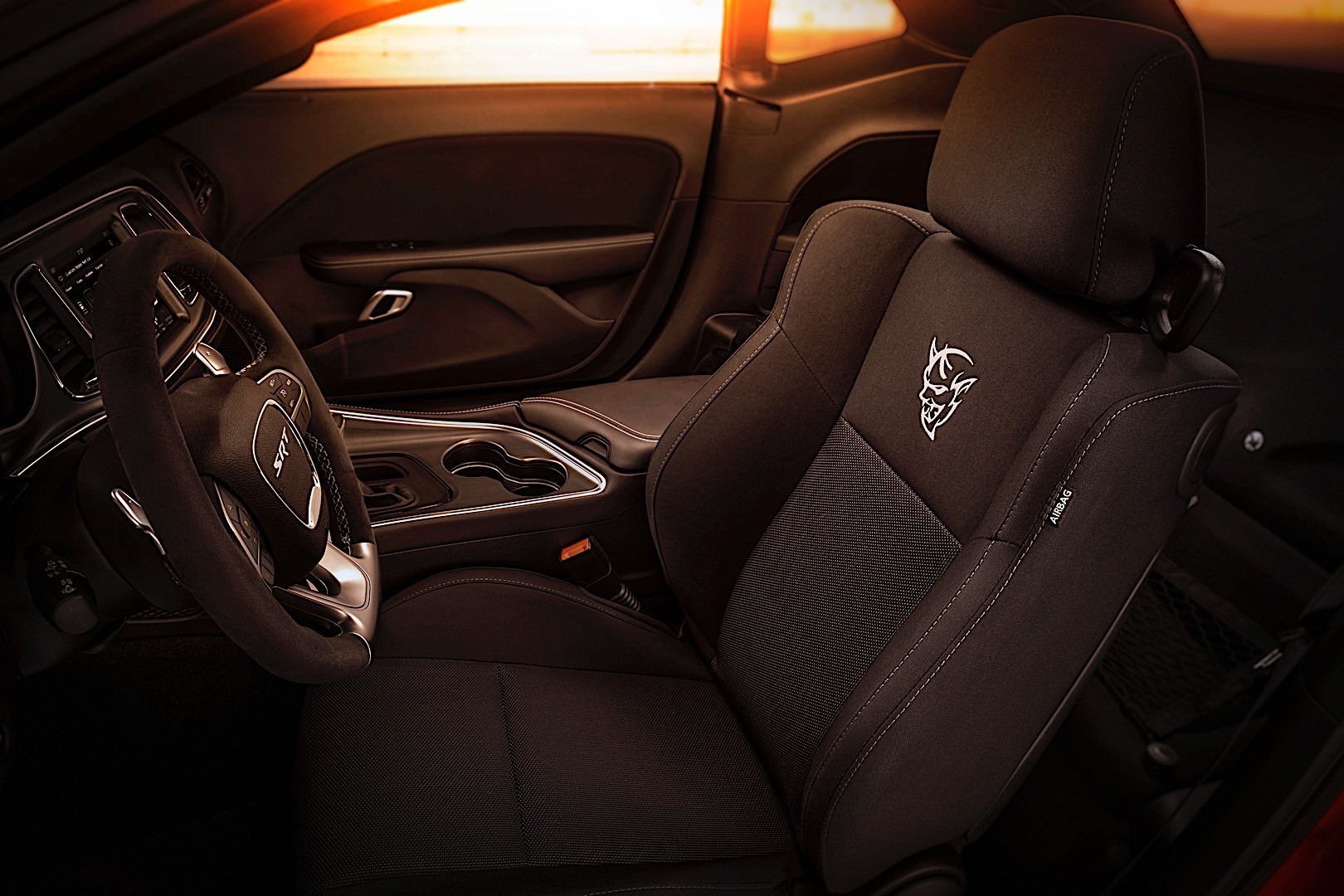 Dodge Challenger Srt photo 37