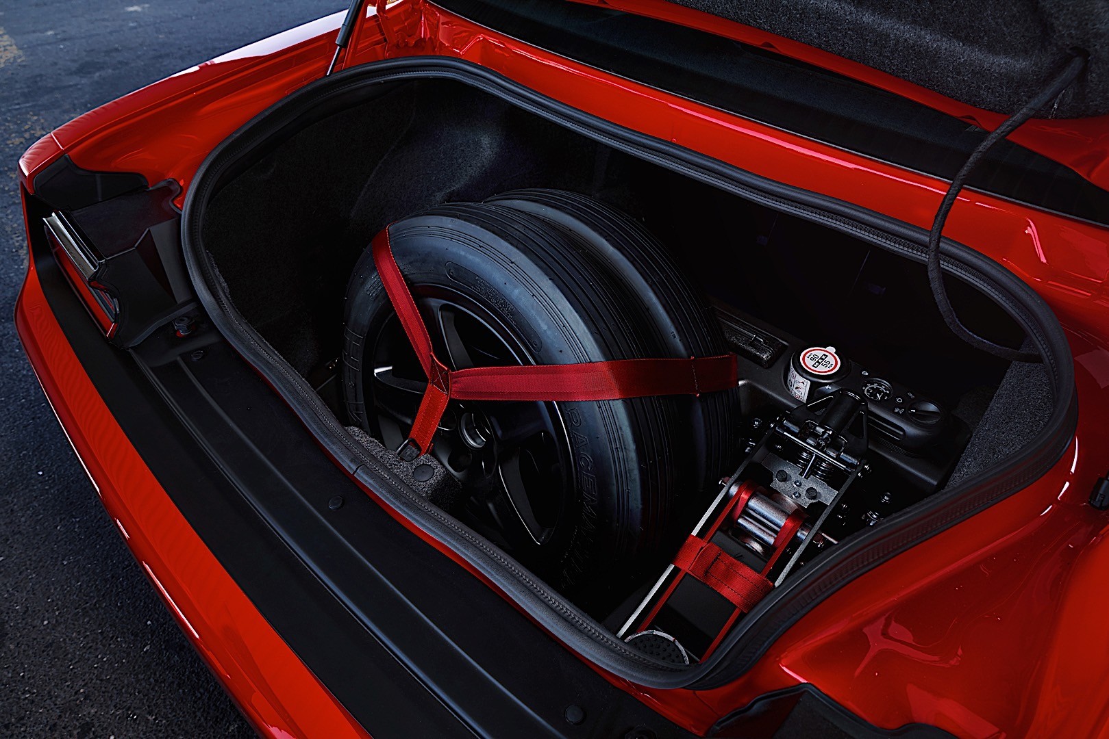 Dodge Challenger Srt photo 38