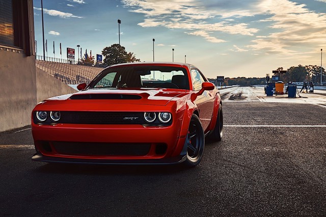 Dodge Challenger Srt photo 2