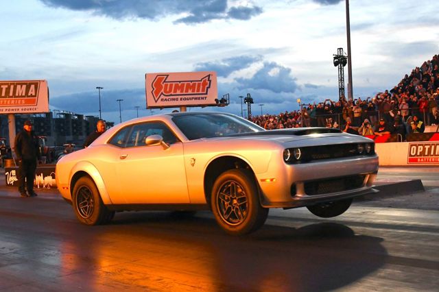 Dodge Challenger Srt photo 2