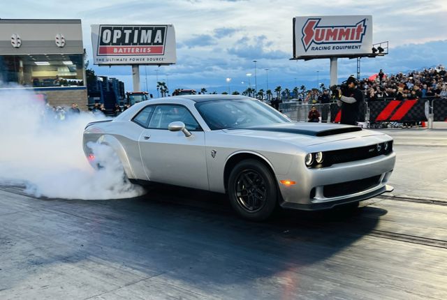 Dodge Challenger Srt photo 3
