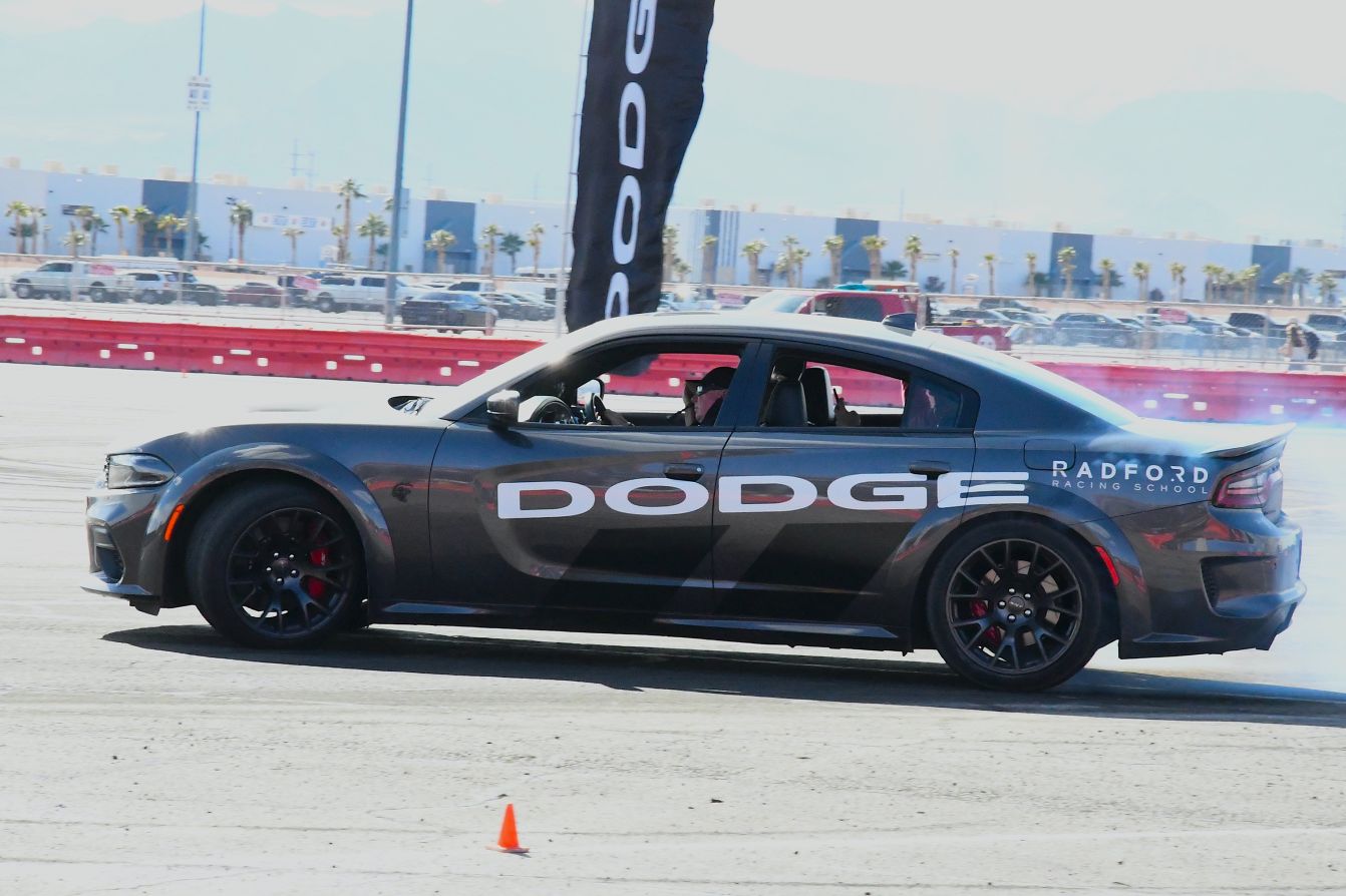 Dodge Challenger Srt photo 8