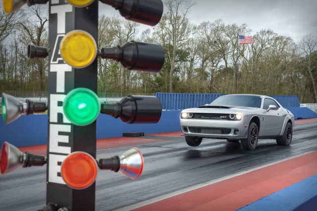 Dodge Challenger Srt photo 9