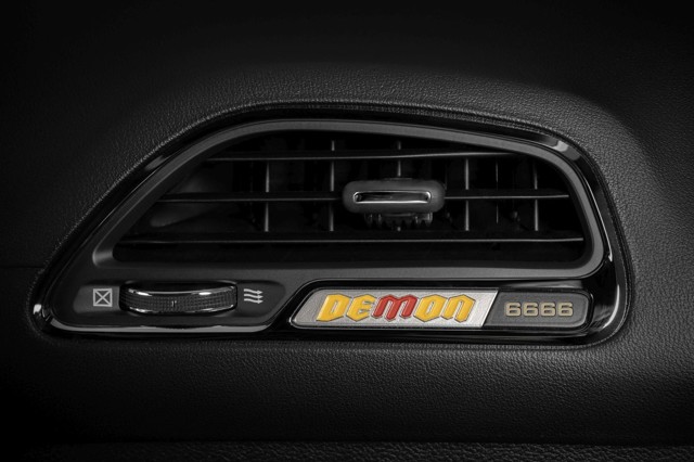 Dodge Challenger Srt photo 35