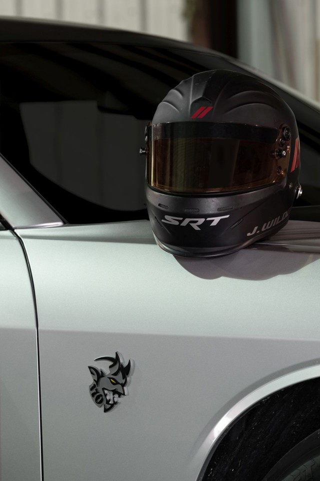Dodge Challenger Srt photo 25