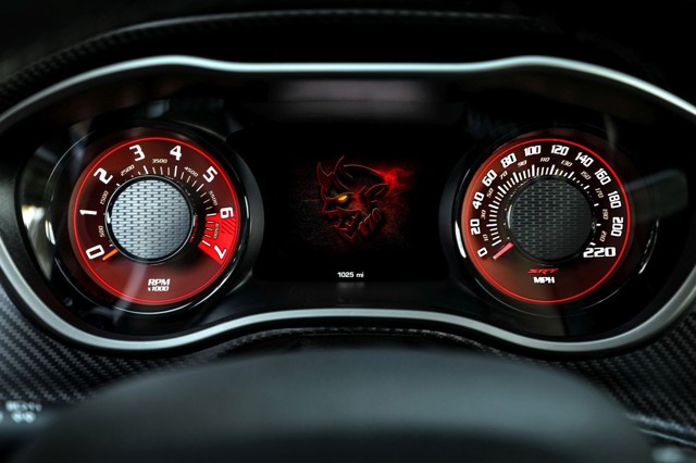Dodge Challenger Srt photo 38