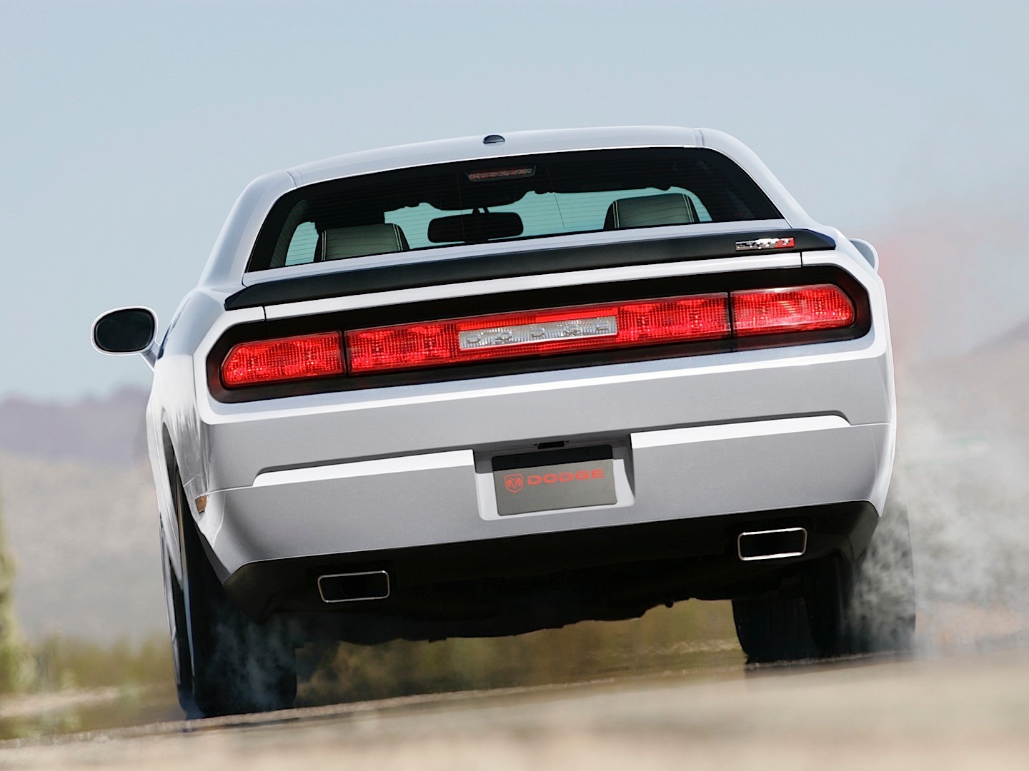 Dodge Challenger Srt photo 2