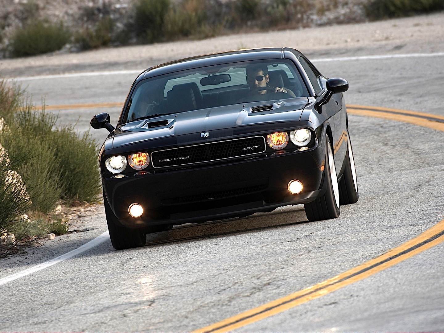 Dodge Challenger Srt photo 3