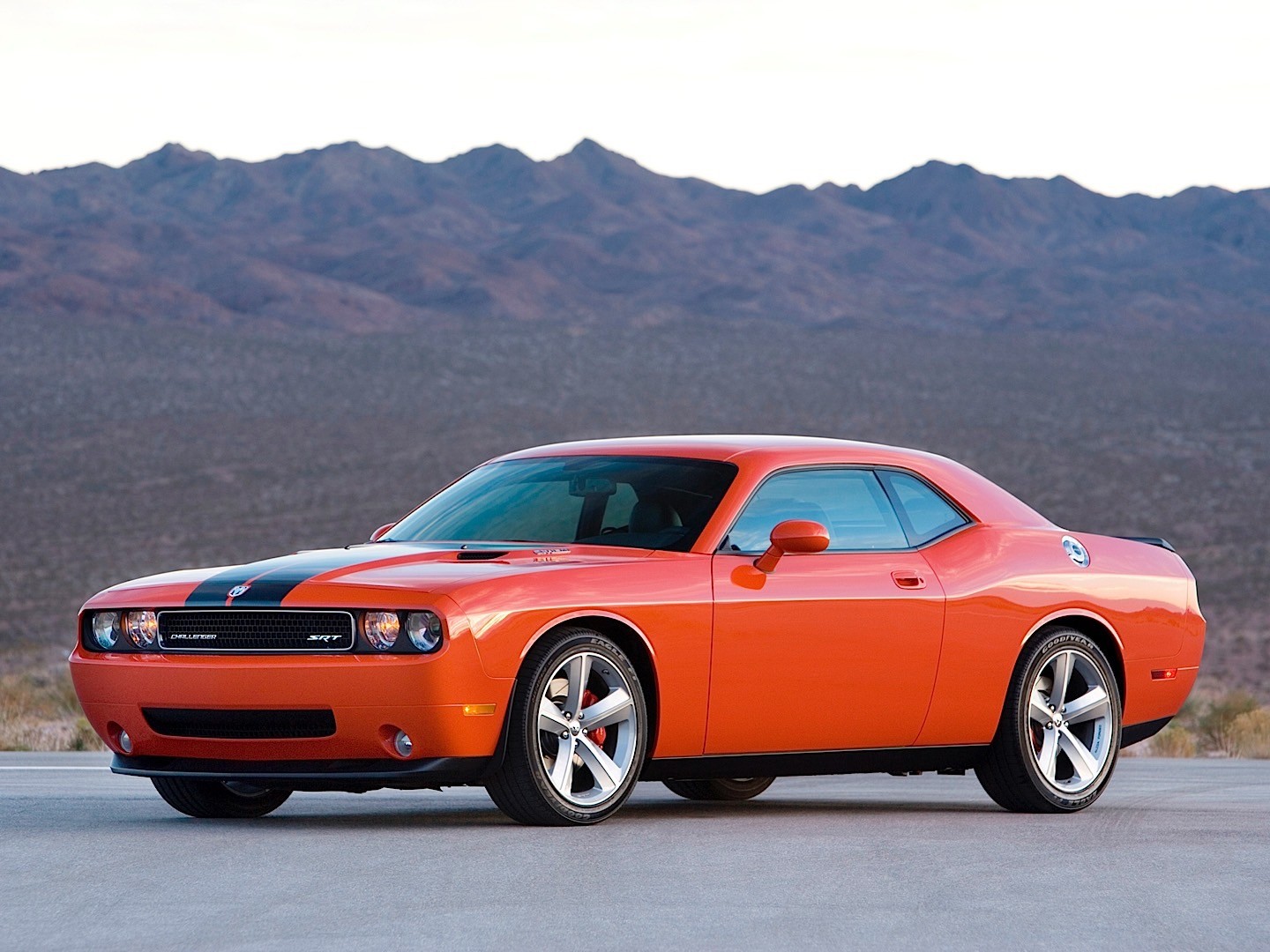 Dodge Challenger Srt photo 7