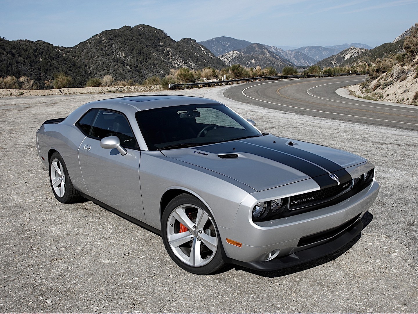 Dodge Challenger Srt photo 10