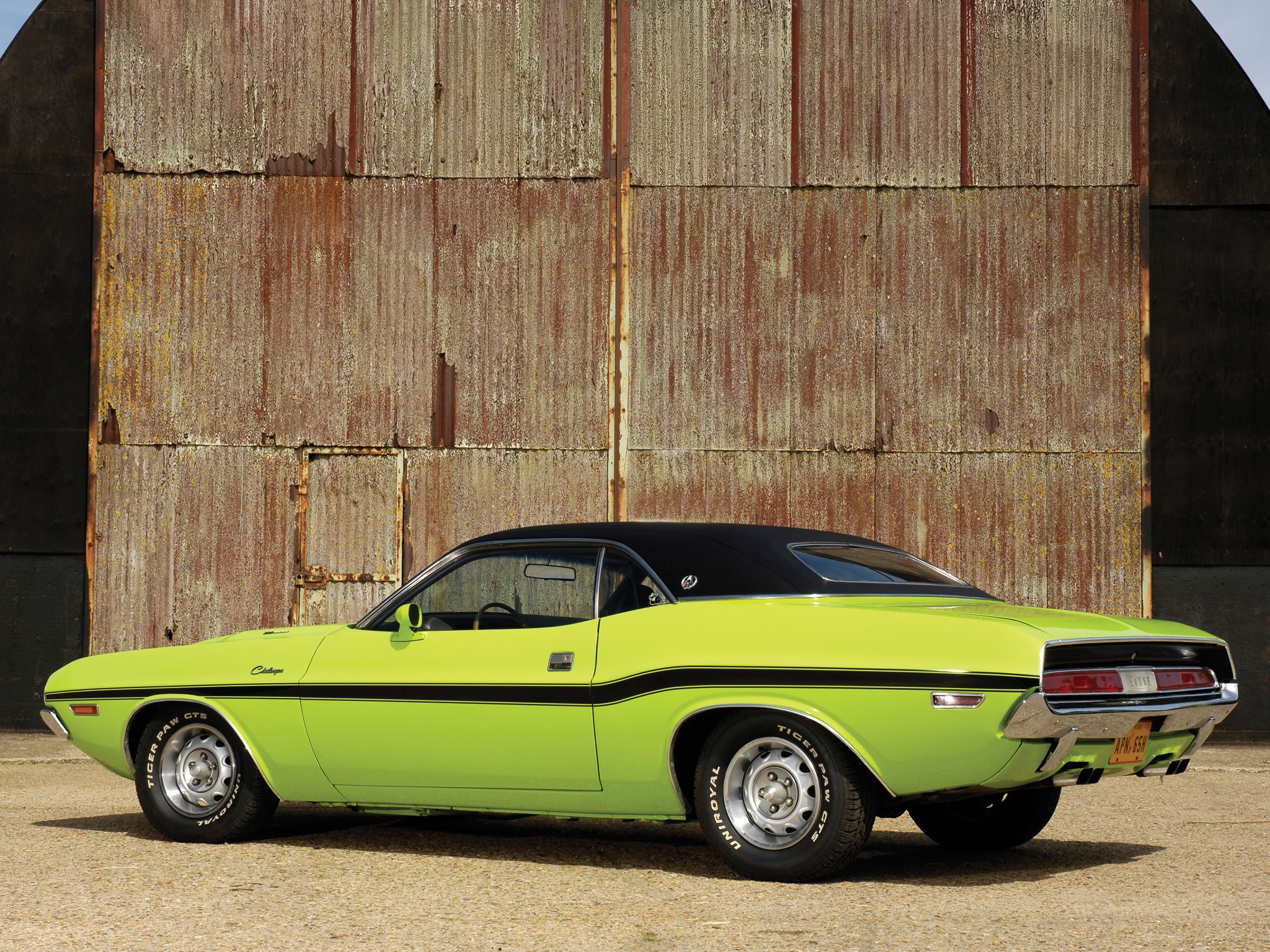 Dodge Challenger photo 2