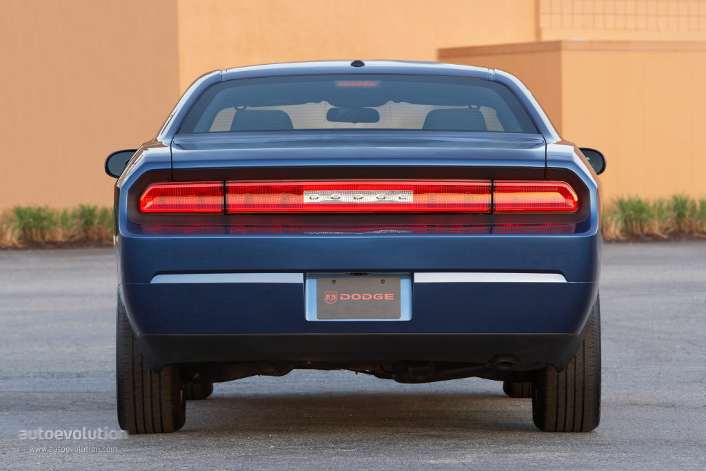 Dodge Challenger photo 2